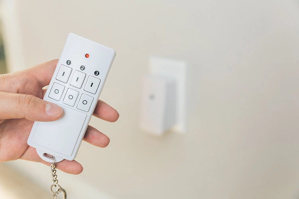 White 3-Pack Wireless Remote Control with 3 Outlets J241384
