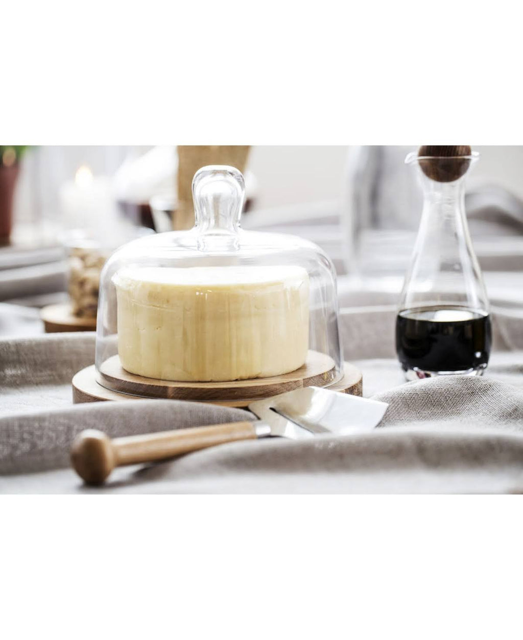 Oak Cheese Dome T8370