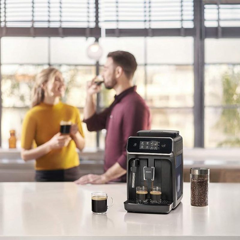 Black fully automatic espresso machine with milk frother R737