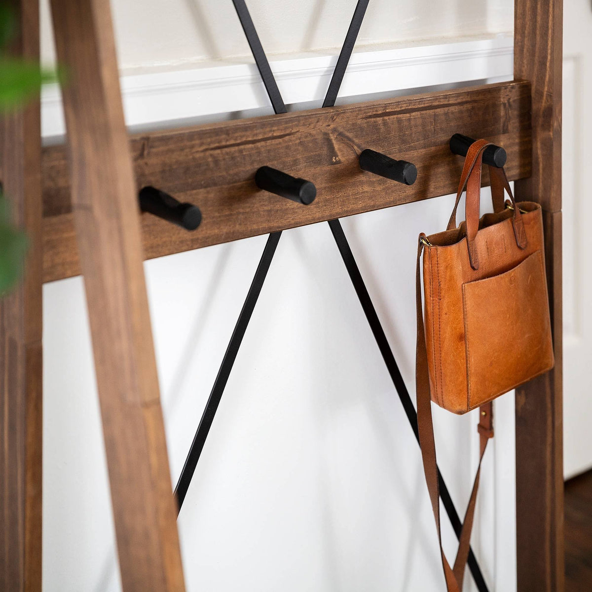 Brown Solid Wood Hall Tree Q9710