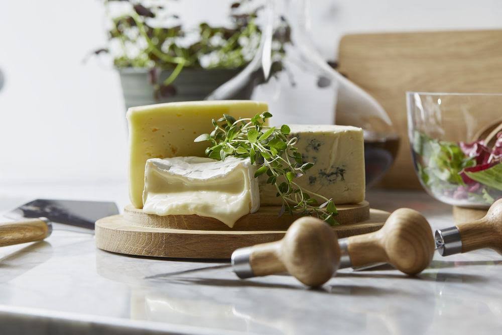 Oak Cheese Dome T8370