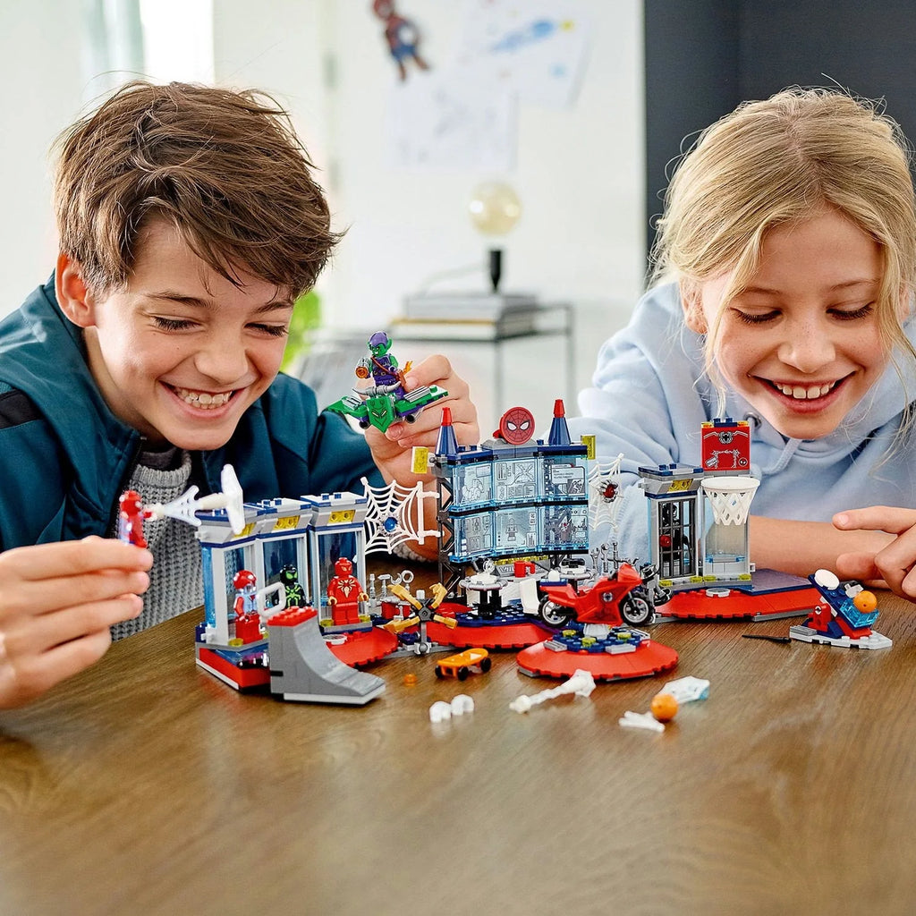 LEGO Marvel Spider-Man Attack on the Spider Lair 76175 Building Toy (466 Pieces) Y291