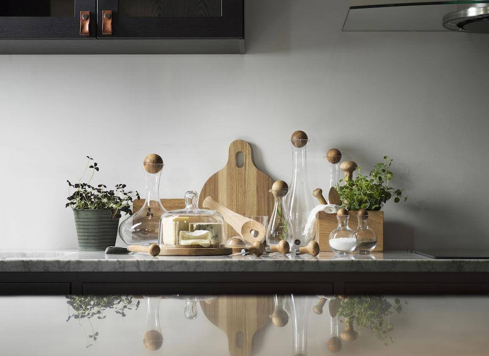 Oak Cheese Dome T8370